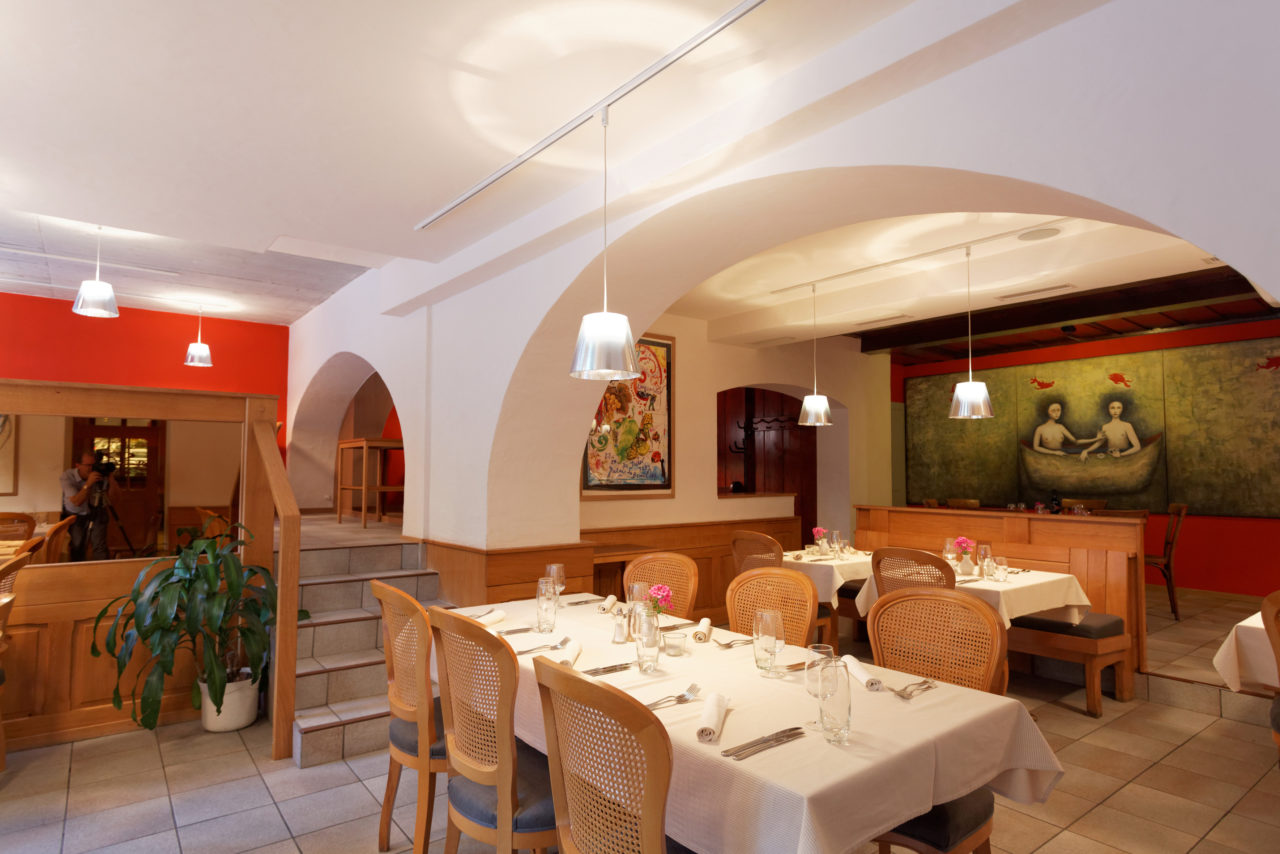 Salle à manger du Giétroz prête pour un banquet